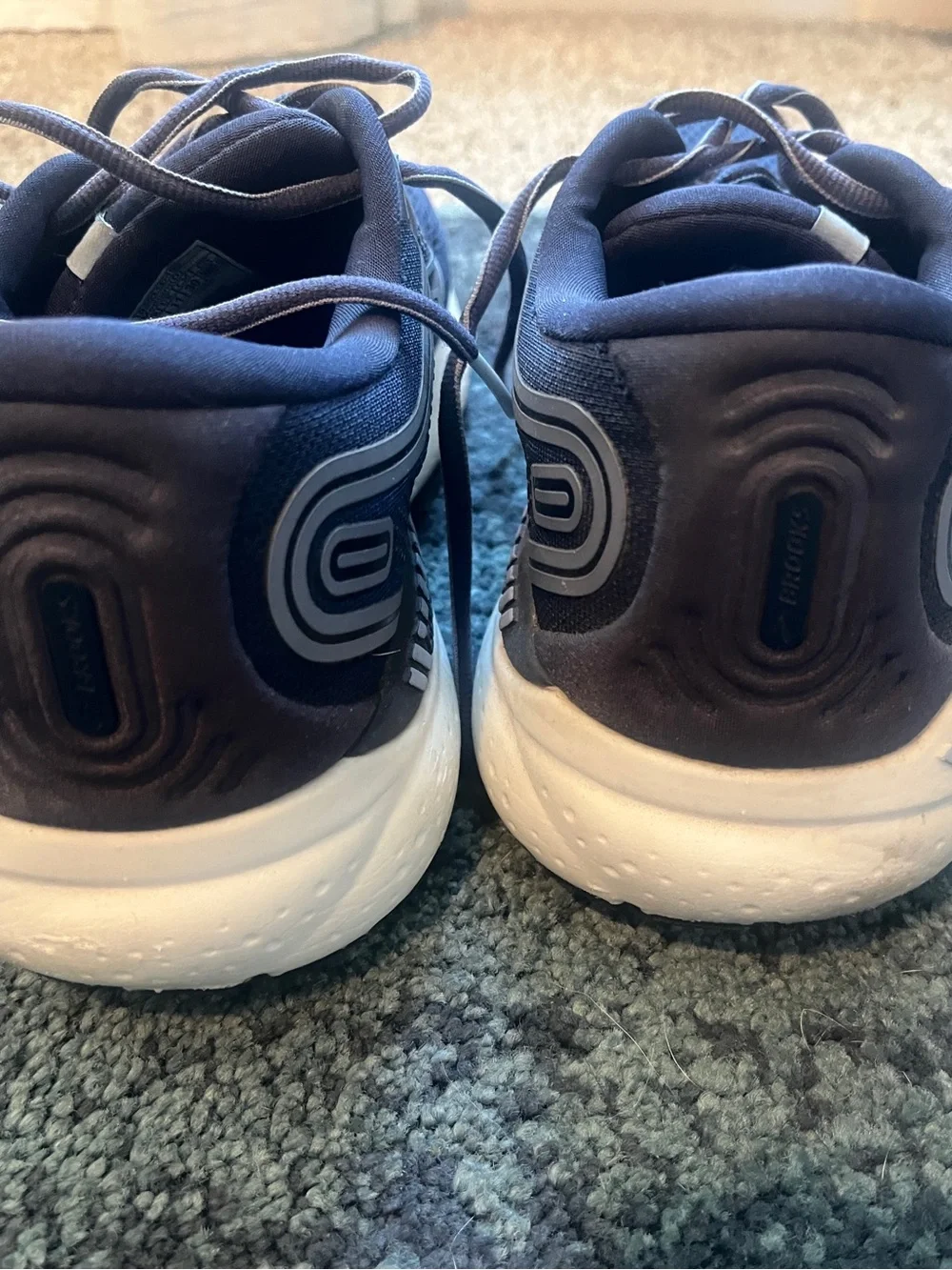 Brooks Beast Navy and White Men's Running Shoes Size 12